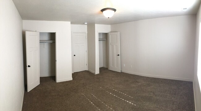 Building Photo - 3 Story Vineyard Townhome w 1 car attached...