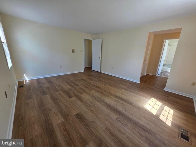 Building Photo - 6013 Harvester Ct