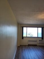 Building Photo - 11720 Edgewater Dr