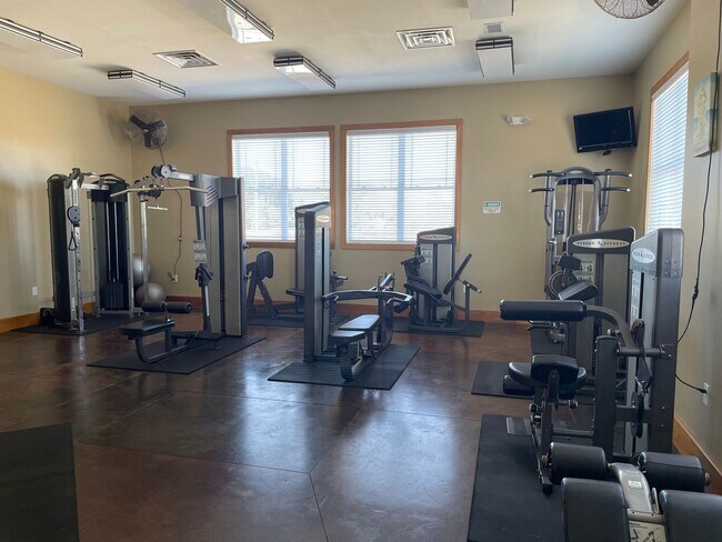 Building Photo - 395 S Crow Creek Dr