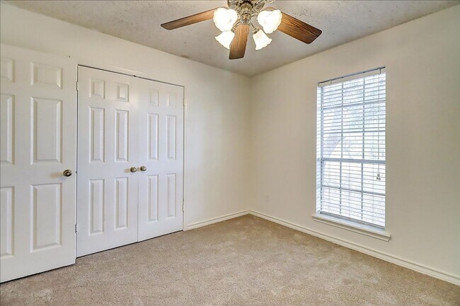Building Photo - 6405 Clairfield St