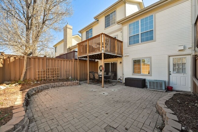 Building Photo - 2 Bedroom townhome in Denver