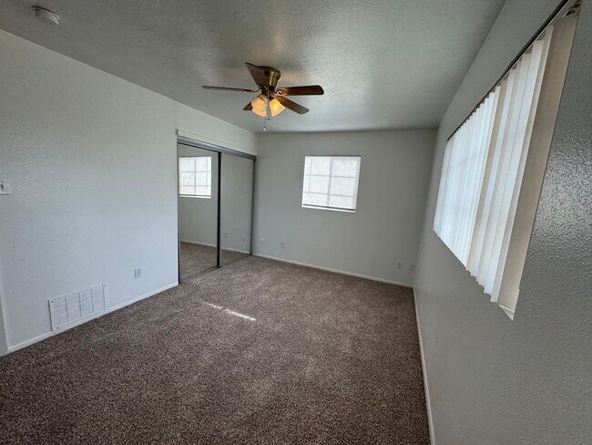 Building Photo - Pet Friendly property!
