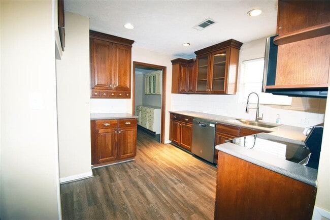 Building Photo - 1806 Cedarwood Ct