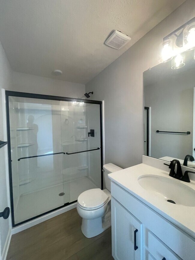 Building Photo - 4617 Leawood Ct