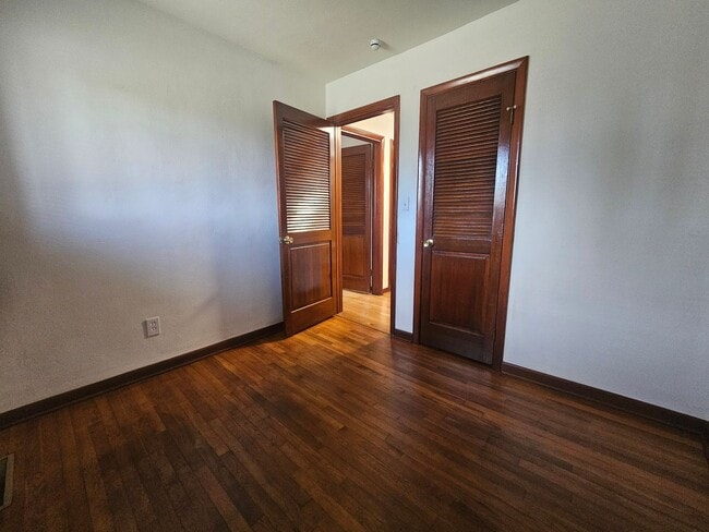 Building Photo - Manor View