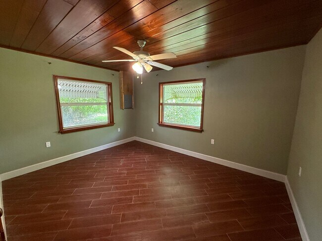 Building Photo - Waterfront Oasis Awaits!  3/2 with Attache...