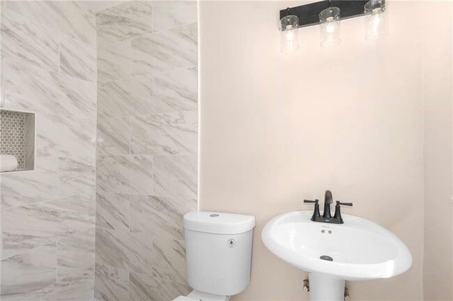 Building Photo - 3646 Rock Springs Dr