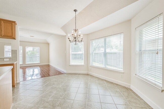 Building Photo - 7 Heron Hollow Ct