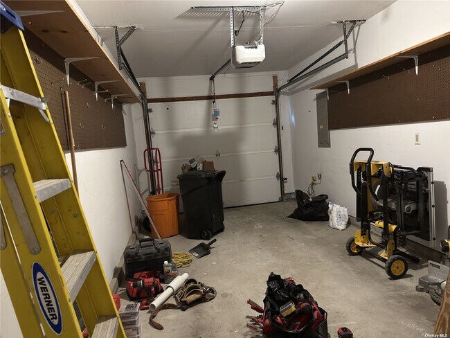 Building Photo - 12 Sandy Hill Rd