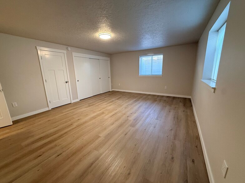 Building Photo - 5225 Springcrest Dr S