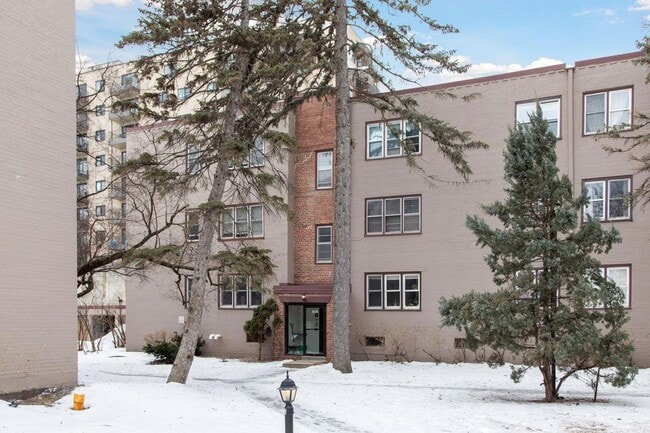 Building Photo - 3136 W Bde Maka Ska Blvd