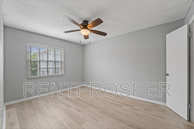 Building Photo - 317 E Amelia St