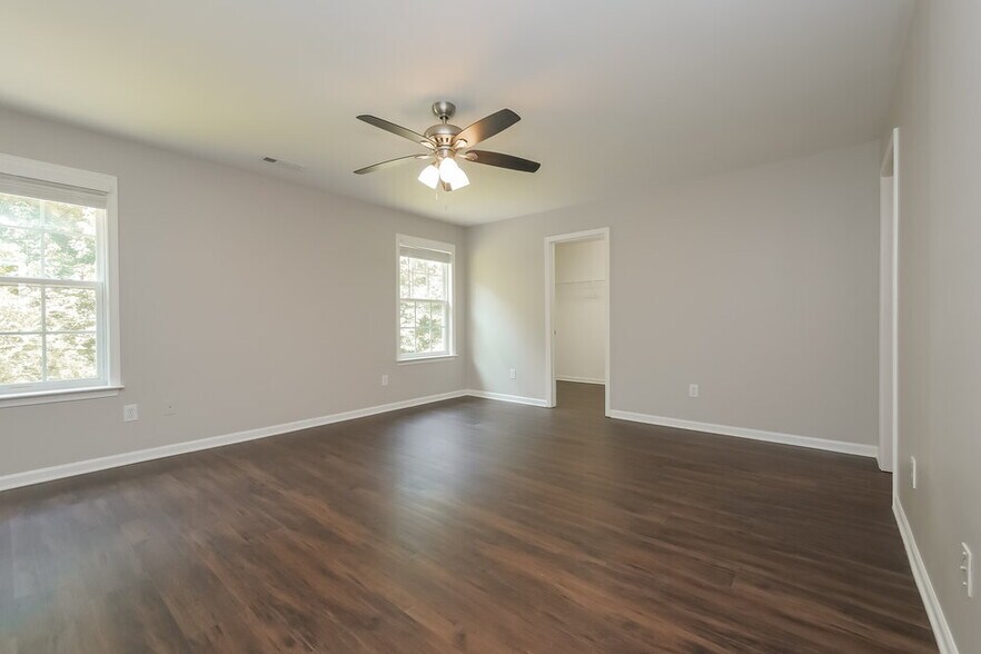 Building Photo - 54 Brookview Dr