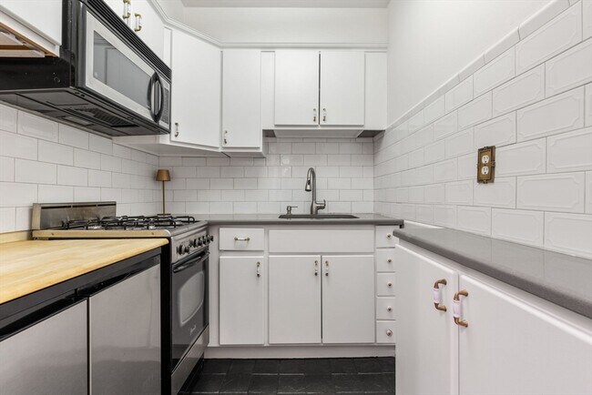 Building Photo - 27 Bowdoin St