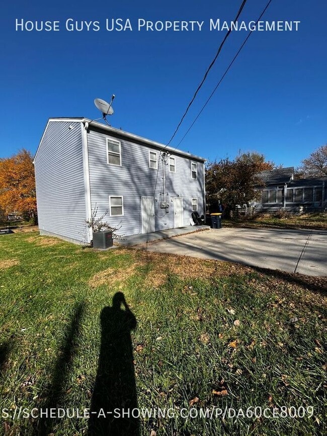 Building Photo - 3205 E 20th St