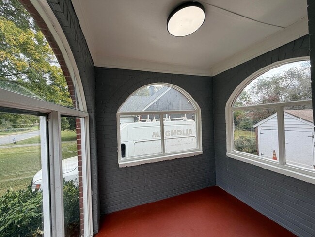 Building Photo - Spacious NE Roanoke City Home!