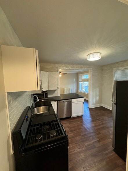 Building Photo - 2536 DuPont Ave S