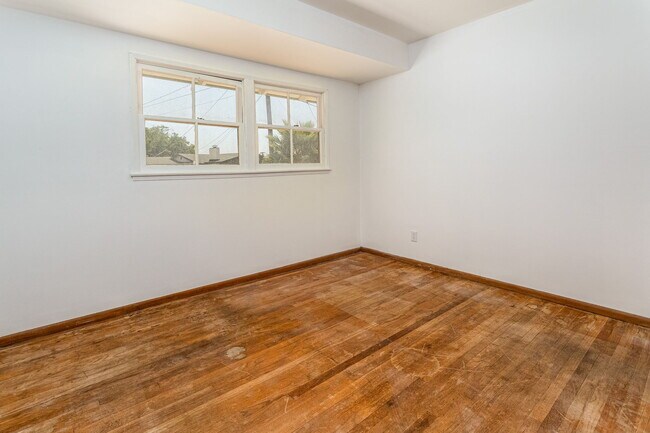 Building Photo - 6352 Clyde Ave