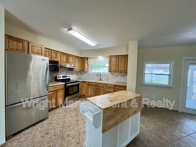 Building Photo - 704 Torrey Pines Ave