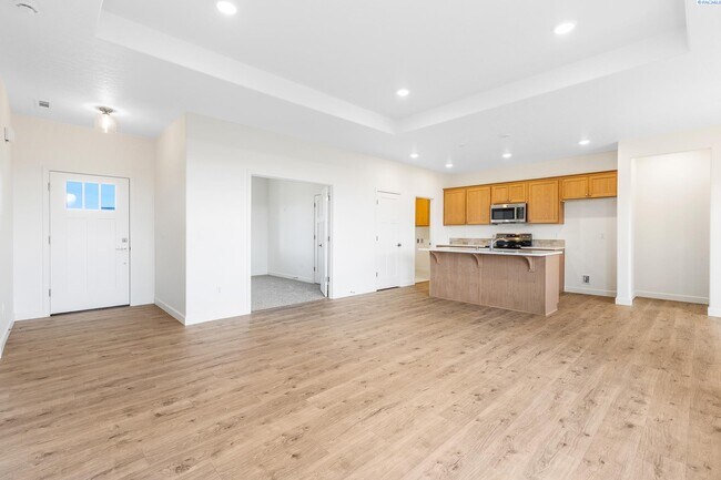 Building Photo - Beautiful brand new rental