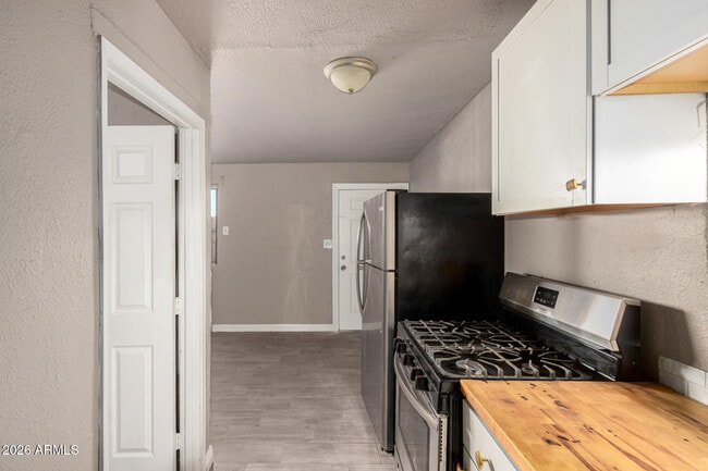 Building Photo - 2135 W Hadley St