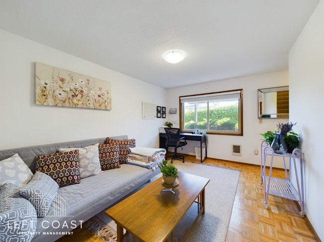 Building Photo - 890 SW 7th St