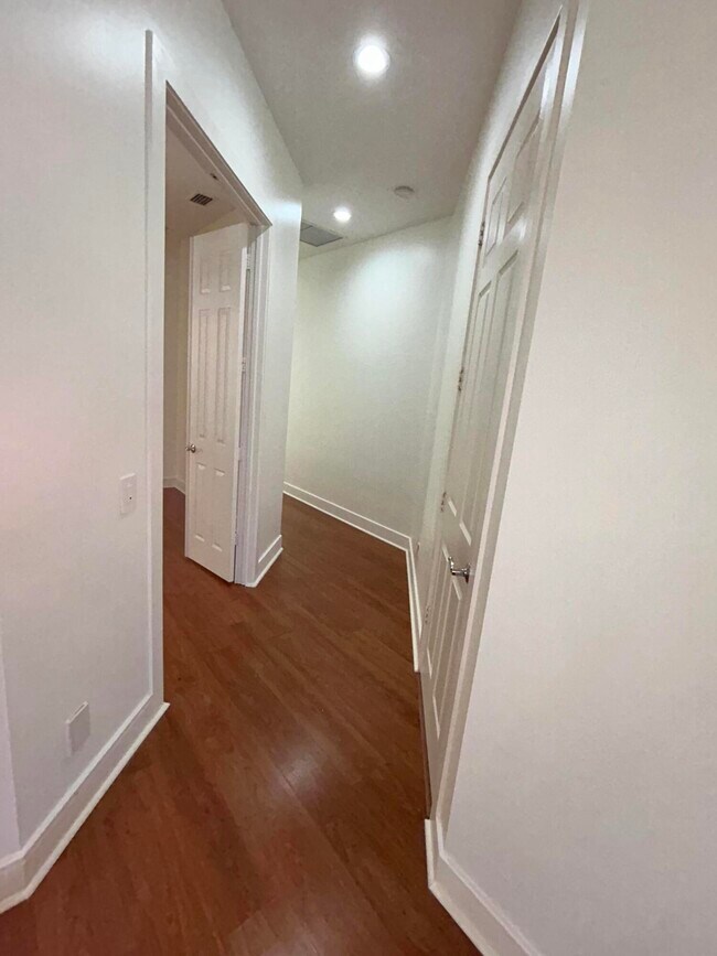 Building Photo - 8455 Belize Pl