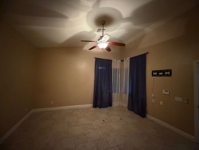 Building Photo - GORGEOUS 4 BEDROOM SINGLE STORY HOME