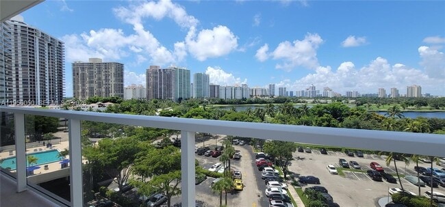 Building Photo - 3701 N Country Club Dr