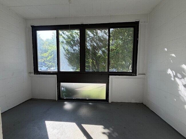 Building Photo - 28 Juniper St