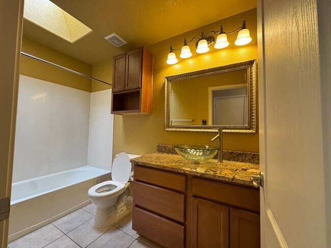 Building Photo - La Cueva Oeste Home!