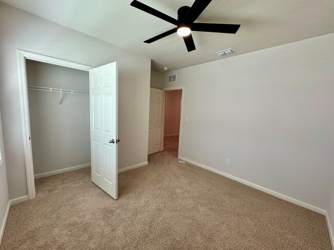 Building Photo - 490 Seaspray Dr