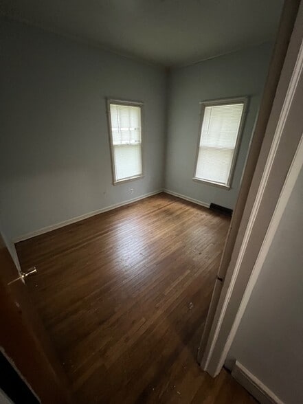 Building Photo - 304 Betty St