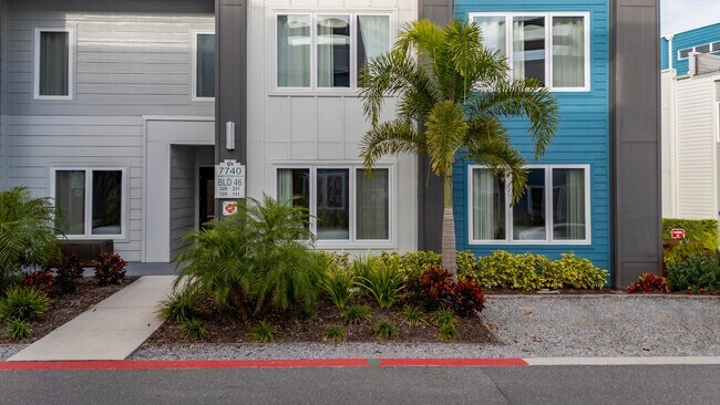 Building Photo - 7740 Sandy Ridge Dr