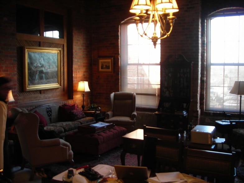 Main Room 2 - 544 S Front St