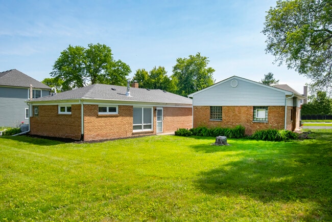Building Photo - 5850 Kensington Ave