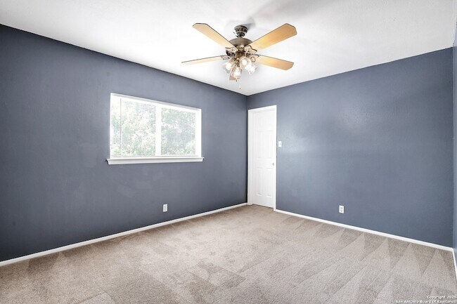 Building Photo - 13211 Lost Lake Dr