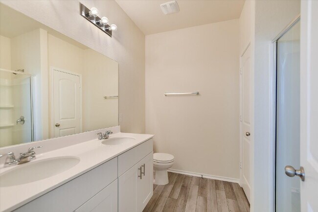 Building Photo - 216 The Duke Dr