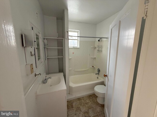 Building Photo - 21 S Stewart St