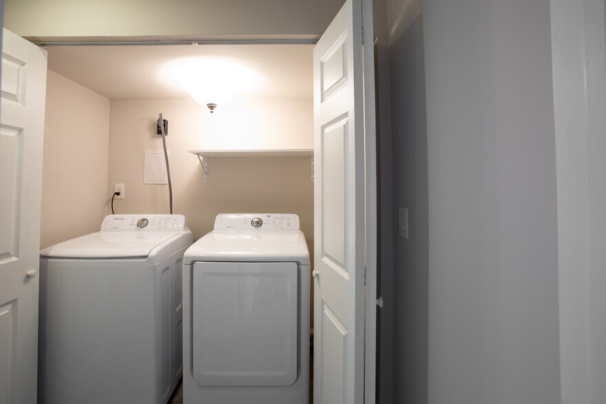 Building Photo - 1605 Deford Bailey Ave