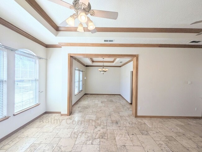 Building Photo - Luxurious Relaxation in Raintree