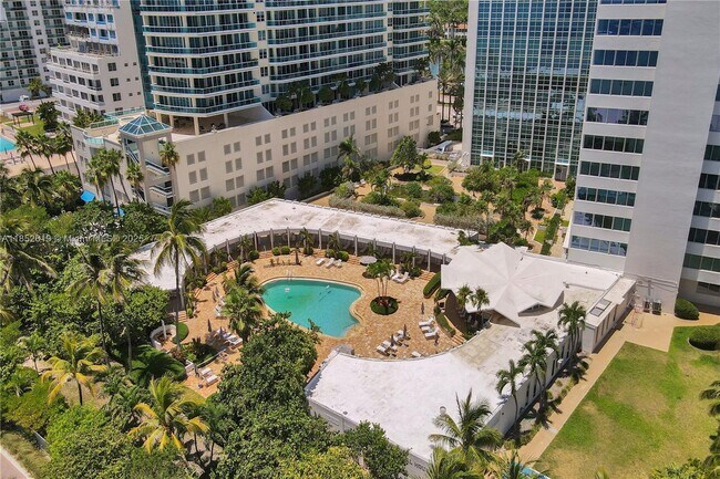 Building Photo - 5055 Collins Ave
