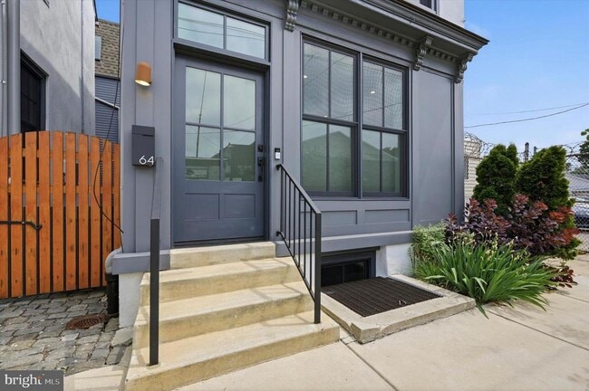Building Photo - 64 W Queen Ln