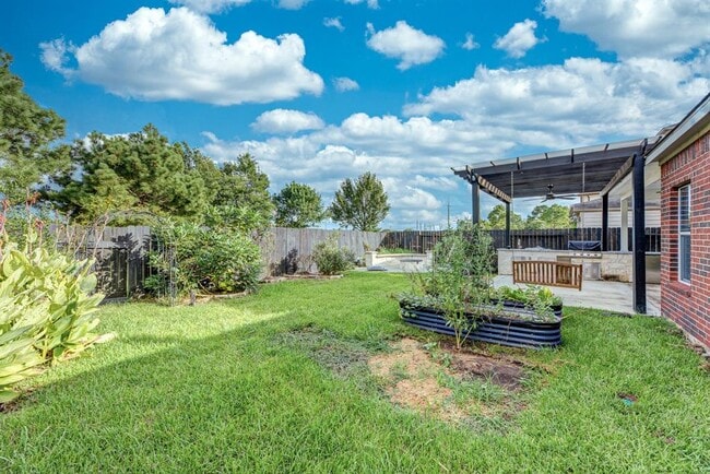 Building Photo - 25951 Ravenside Dr