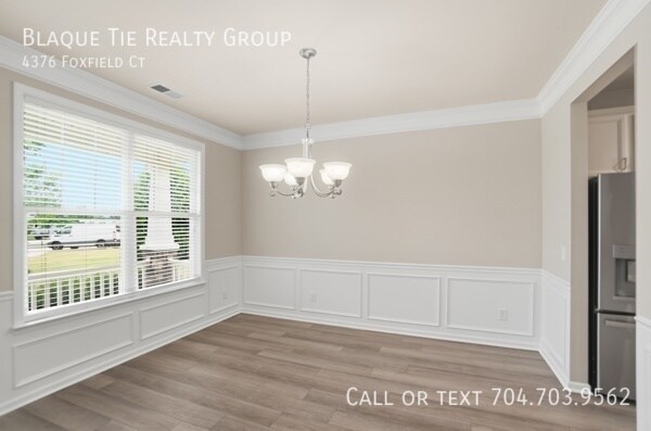 Building Photo - 4376 Foxfield Ct
