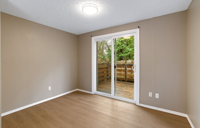 Building Photo - 1614 Village Park Pl