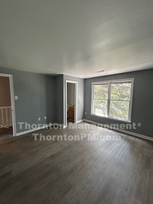 Building Photo - Culpeper Newly Renovated Townhouse