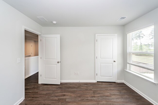 Building Photo - 4 Bedroom 2.5 Bath Home in Cane Bay Planta...