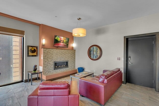 Building Photo - 1200 E Walnut St